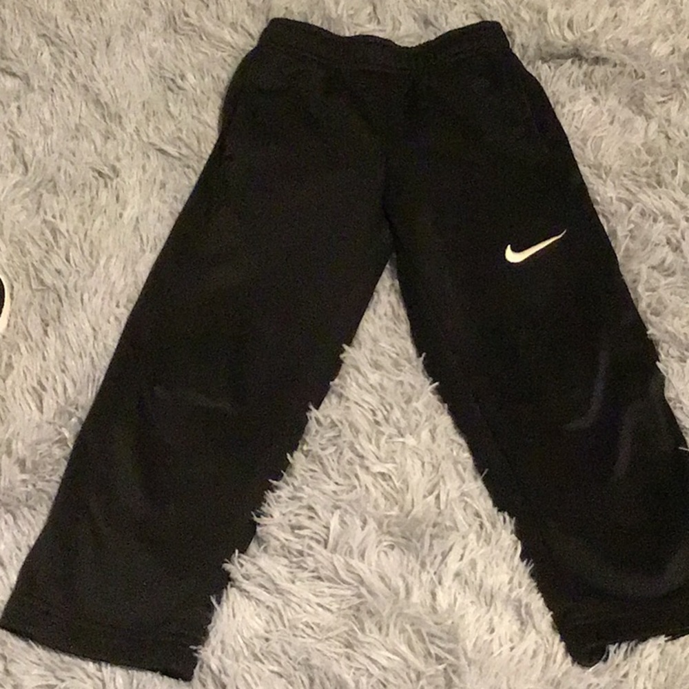 Nike dri-fit black sweatpants with side pockets